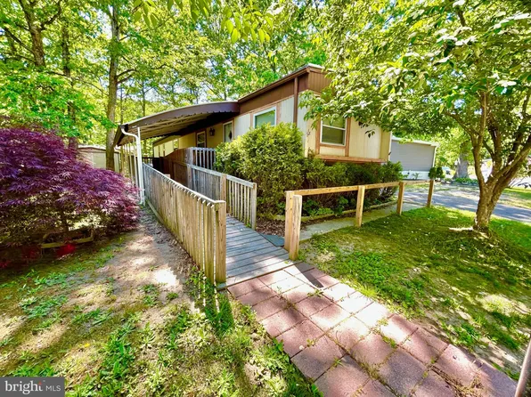 1 Fernwood Dr, Elmer, NJ 08318