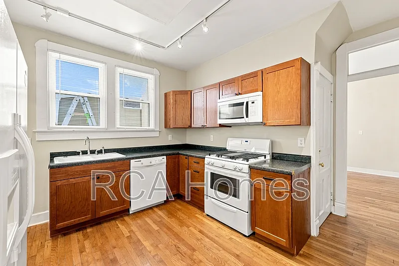 2 bed, 1.5 bath, $1,650 — Photo 3