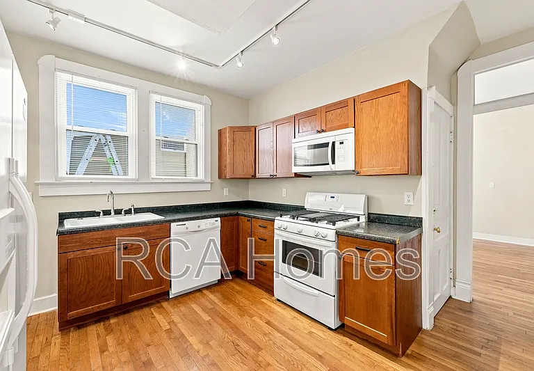 1013 E Morris St — Photo 3