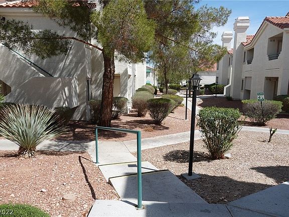 3rd image of 816 Yacht Harbor Dr Unit 103