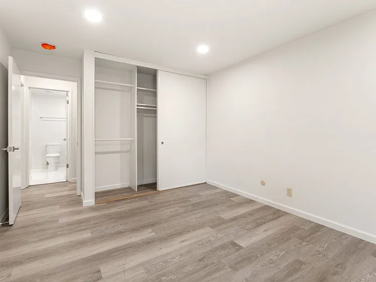 2441 Carlmont Dr — Photo 11