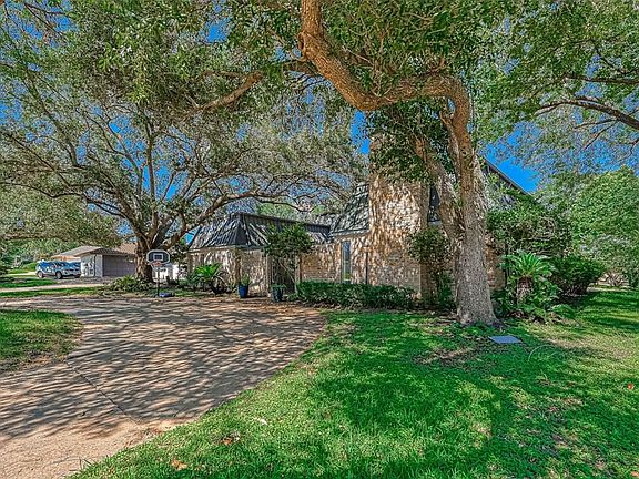 5th image of 3043 Golden Hills Ln