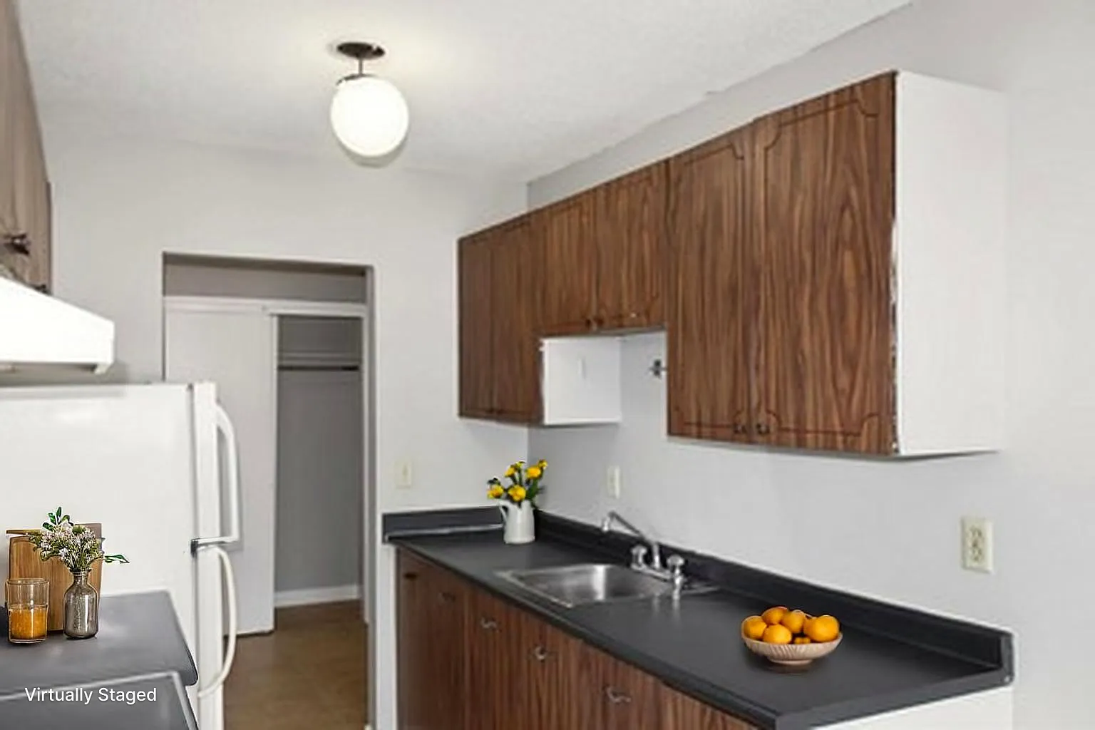 Froom Apartments — Photo 3