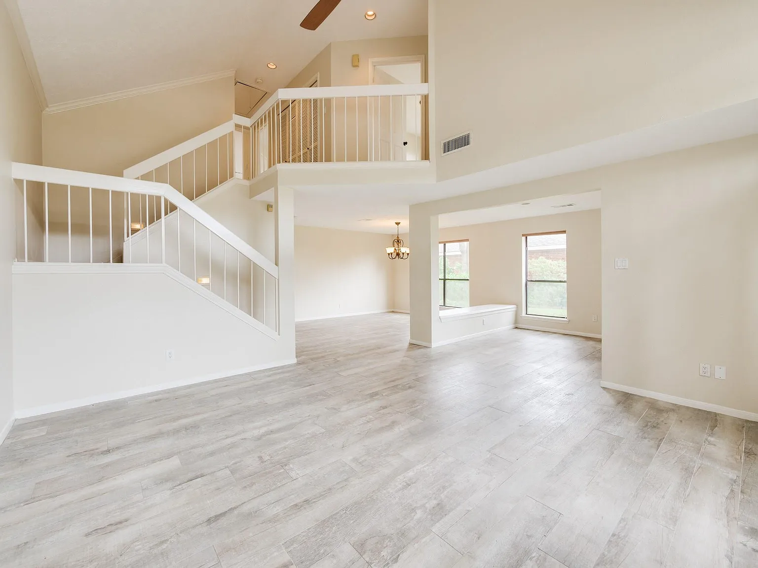 4 bed, 2.5 bath, 2556 sqft, $3,000 — Photo 3