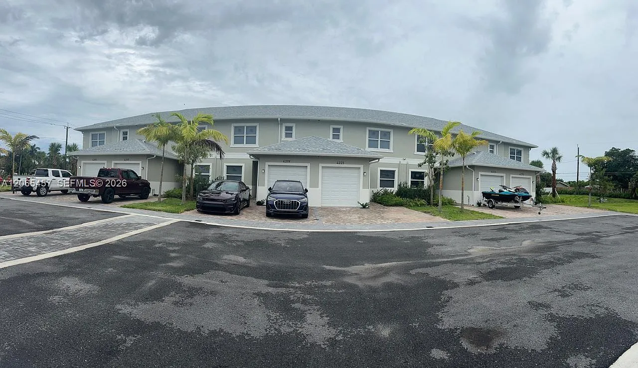 3 bed, 2.5 bath, 1528 sqft, $2,850 — Photo 1