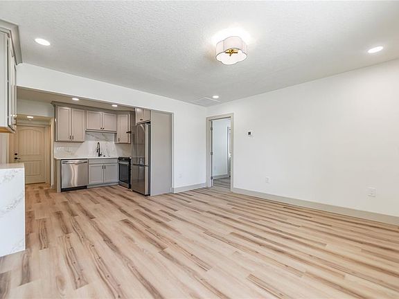 4th image of 7851 40 AVE N