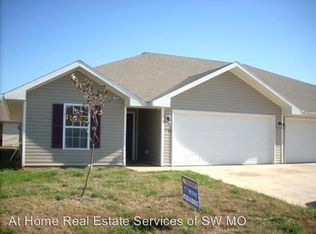 1129 S Clifton Ave, Springfield, MO 65802