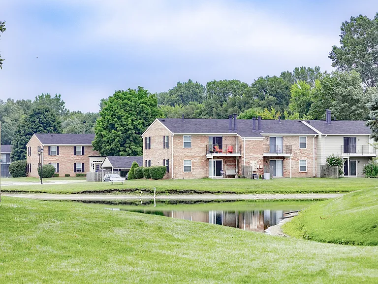 Exterior Apartment Building at Williamsburg on Lake Mishawaka