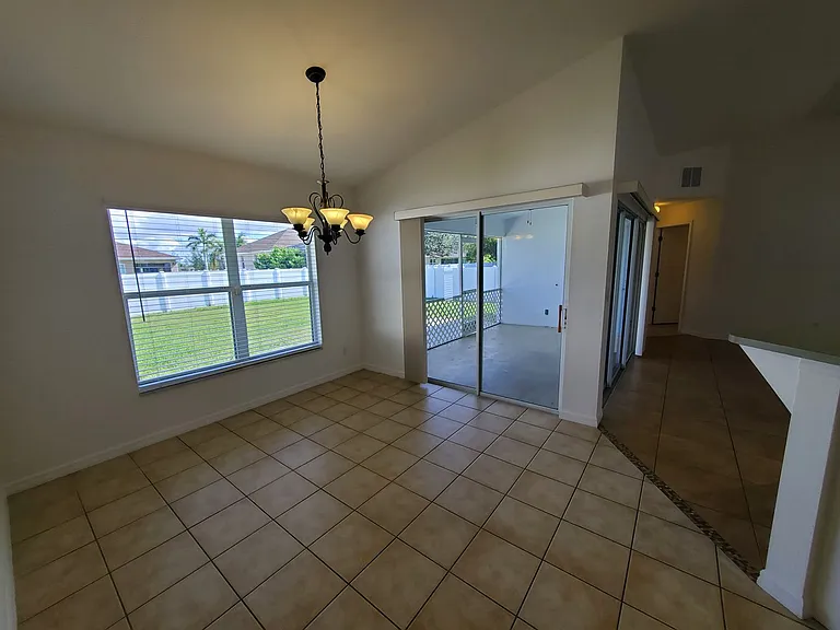 3011 SW 14th Ct — Photo 7