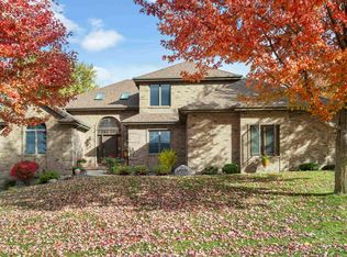 2402 Spruce Wood Dr, Dubuque, IA 52002