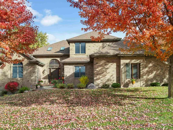 2402 Spruce Wood Dr, Dubuque, IA 52002