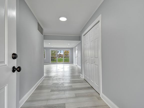 2nd image of 4 Westwood Ct