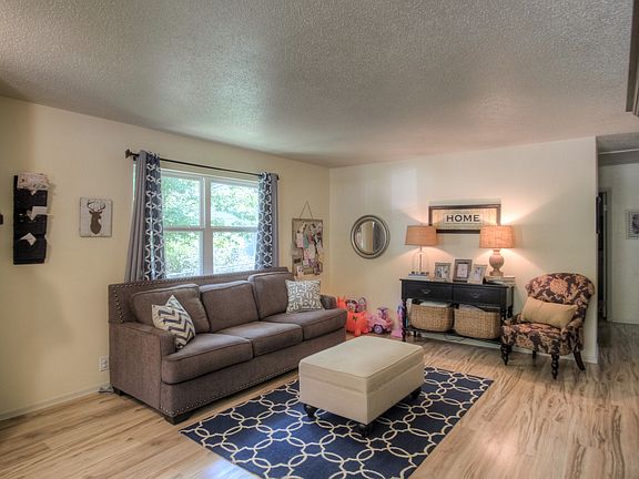 3rd image of 3418 S Pearl Ave