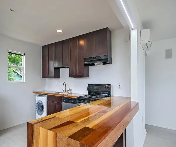 635 N Scott St — Photo 8