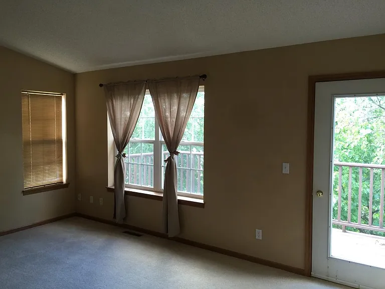 1023 Providence Dr #TOWNHOUSE — Photo 2