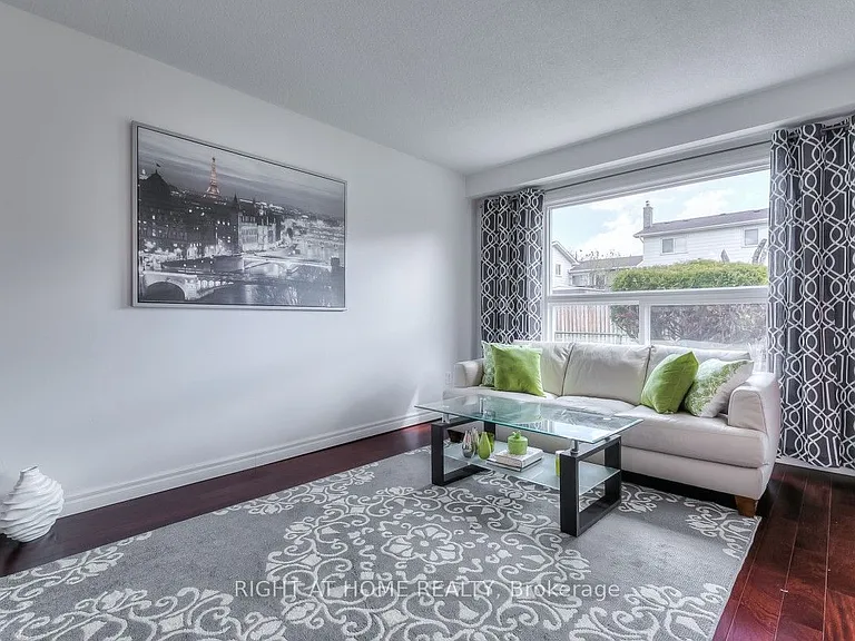 76 Ashridge Dr — Photo 5