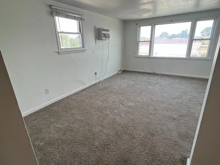 168 N Bonsall Ave — Photo 5