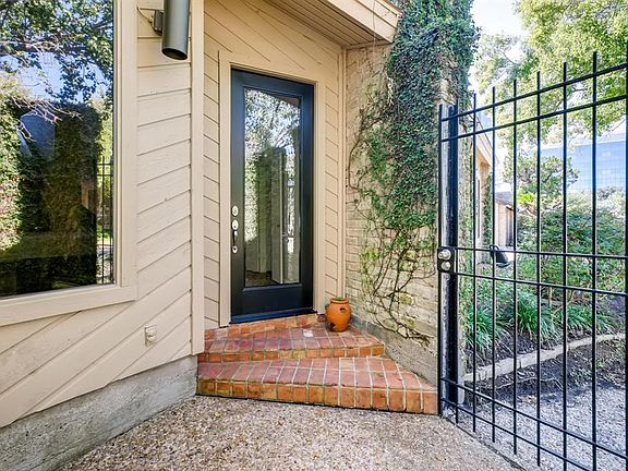 2nd image of 10323 Olympia Dr