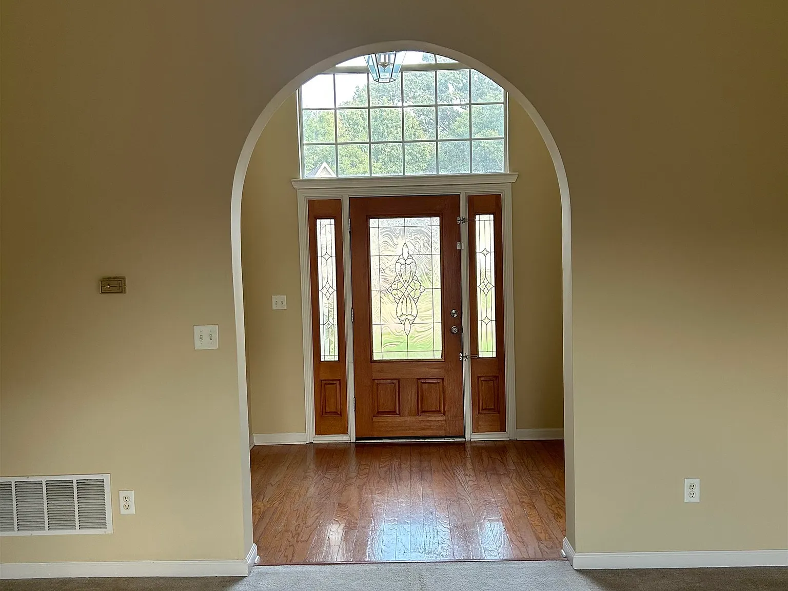 4 bed, 3.0 bath, 2783 sqft, $2,700 — Photo 2