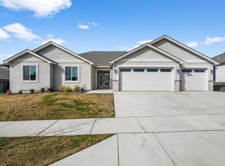 6258 W 32nd Ave, Kennewick, WA 99338