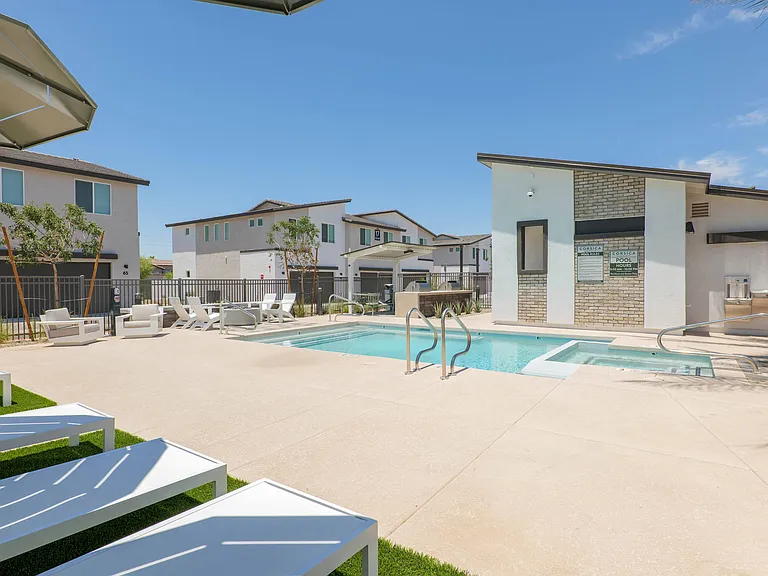 Corsica Villas at 20th Street — Photo 23