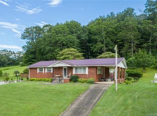 1627 Tanasee Gap Rd, Balsam Grove, NC 28708