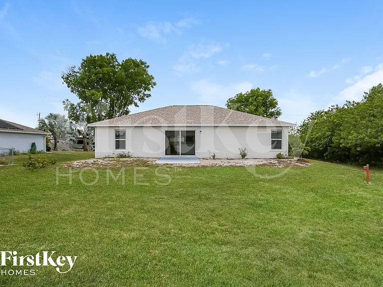 215 Mossrosse St — Photo 14