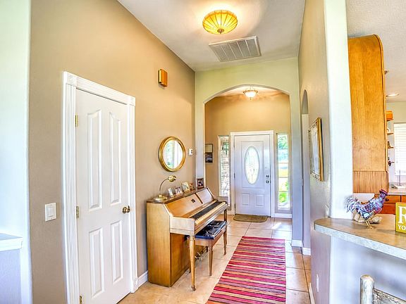 5th image of 220 W Lakecrest