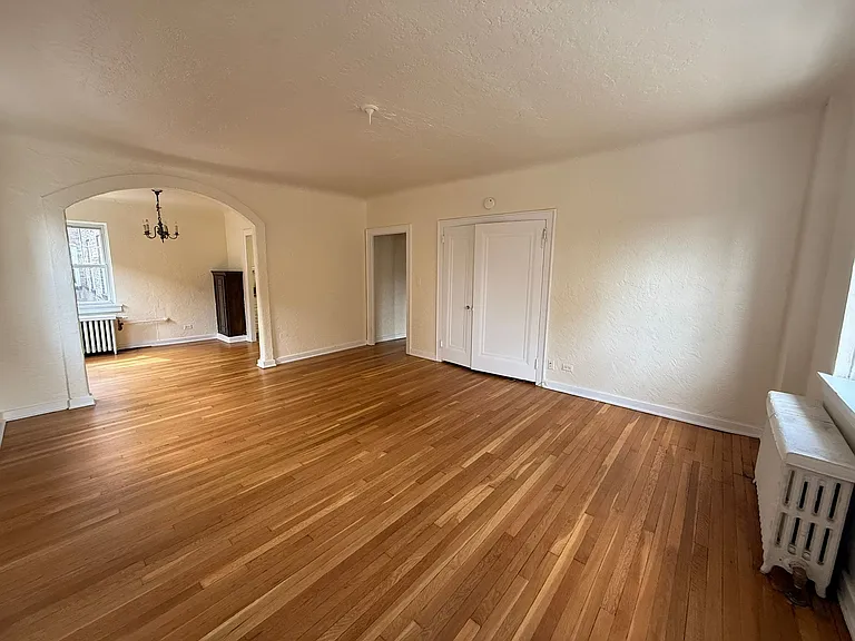 King Edward Annex Apartments — Photo 8