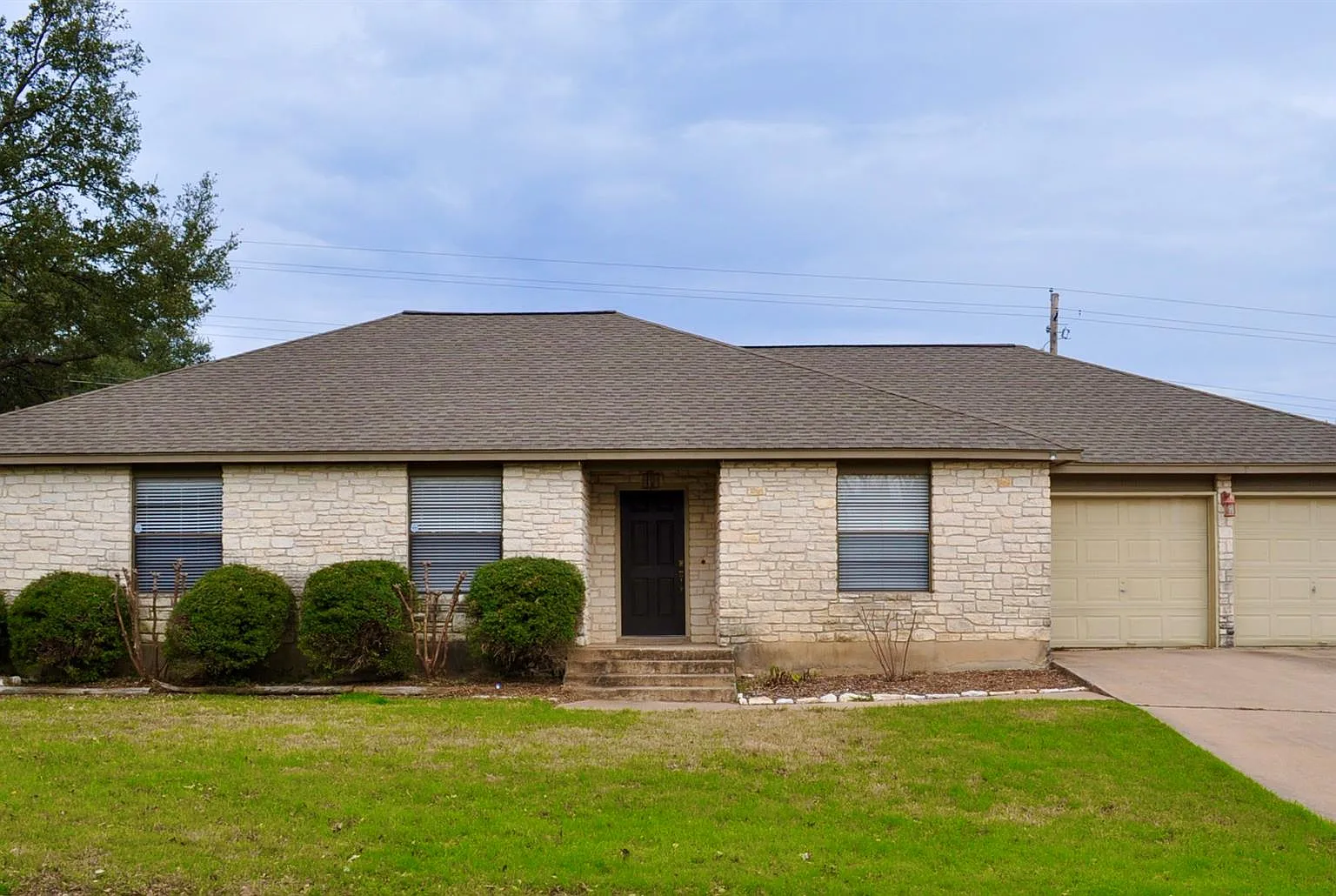 3 bed, 2.0 bath, 2137 sqft, $2,595 — Photo 1