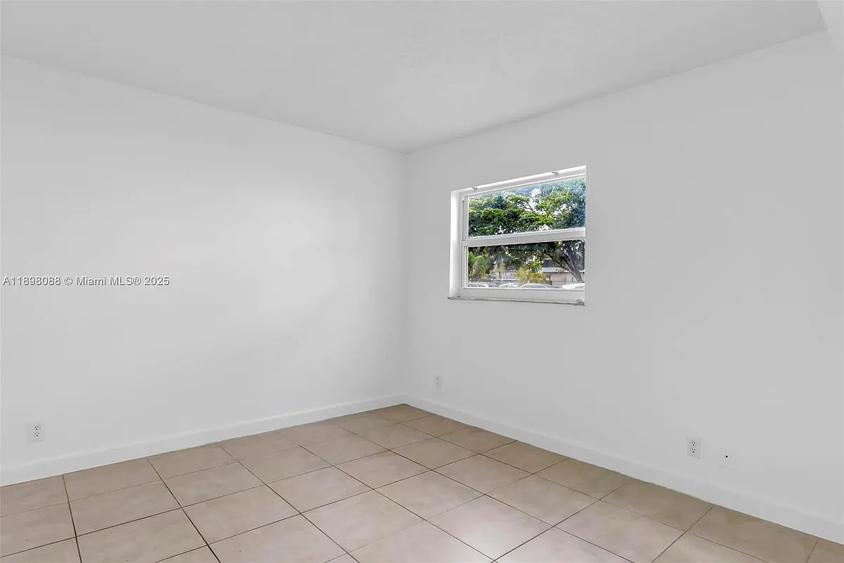 Building Photo - 8002 Lagos De Campo Blvd #B-101