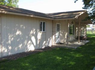 677 W Humorist Rd, Burbank, WA 99323