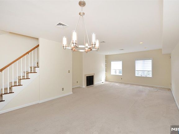 4th image of 140 Bellair Rd APT Q