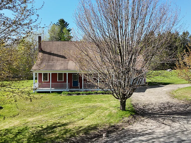 109 N Hollow Rd — Photo 46