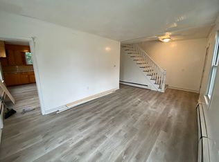 17-19 School St, Griswold, CT 06351