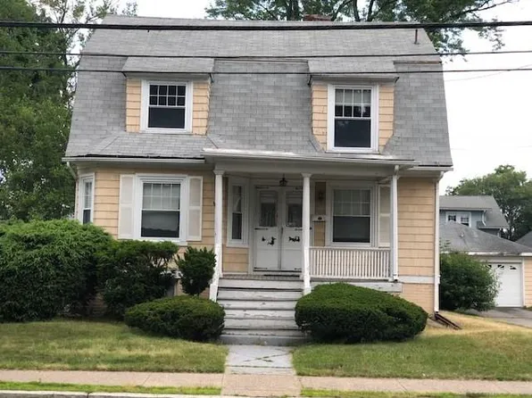 33 Bourne Ave, Rumford, RI 02916