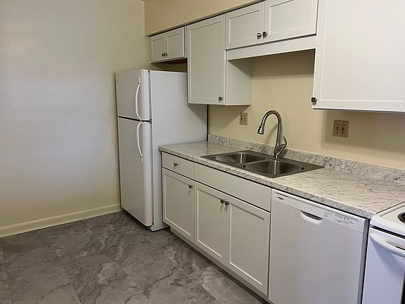 3rd image of 1730 King Ave APT B