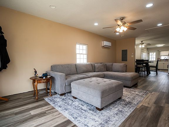4th image of 91 Brookwood Way S