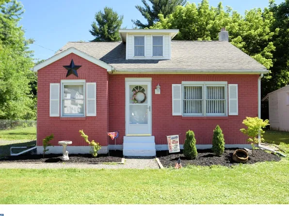 153 Walnut St, Mont Clare, PA 19453