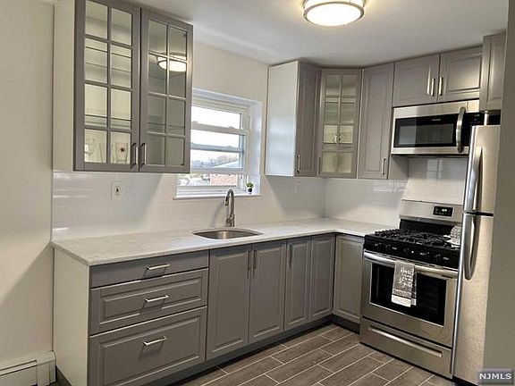 4th image of 2-47 Virginia Dr
