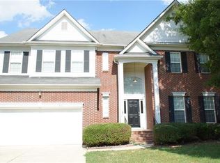 8831 Kingston Forest Dr, Charlotte, NC 28277