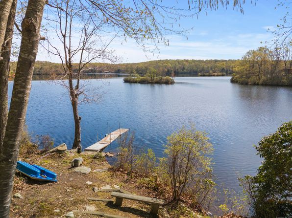30 Indian Trl, North Stonington, CT 06359