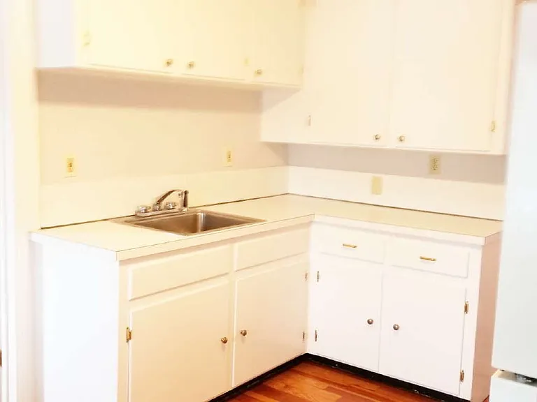 192 Holbrook Rd #4 — Photo 8