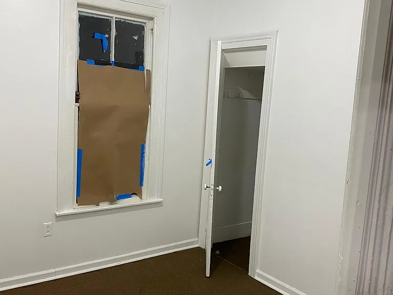 Middle bedroom