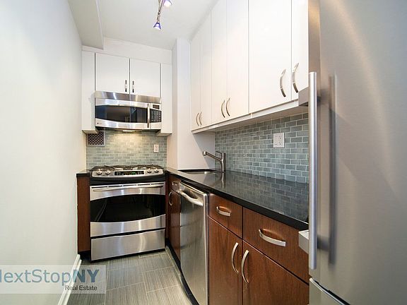 4th image of 220 E 54th St APT 4A