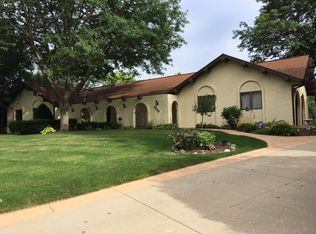 6319 Parkview Rd, Greendale, WI 53129