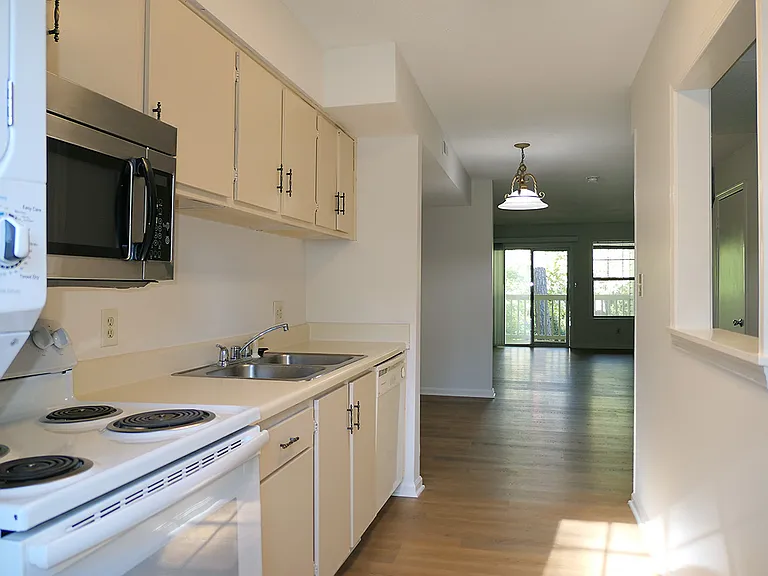 138 Kingsbury Dr — Photo 8