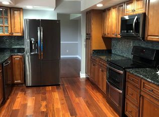 1031 Marina Dr, Hurricane, WV 25526