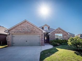 2215 SW Oxford Dr, Lawton, OK 73505