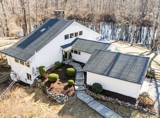 32 Round Lake Rd, Stamford, CT 06903